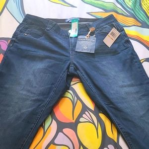 NWT Curvy Capri jeans